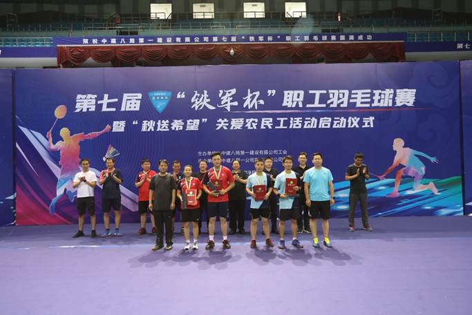 混雙(左)、男雙(右)冠軍