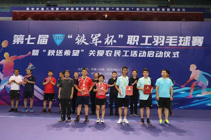 預(yù)備混雙(左)、預(yù)備男雙(右)冠軍